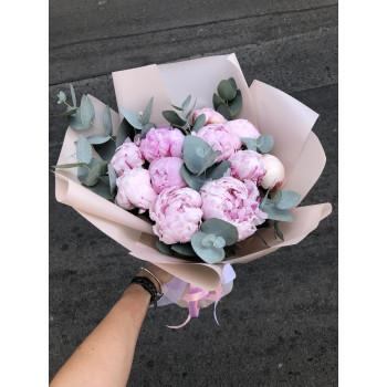 Букет из 11 пионов